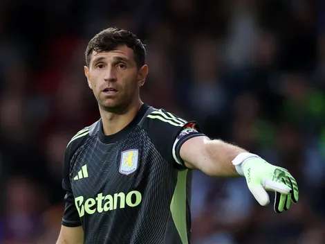 Scaloni revela que Dibu Martínez queria jogar no Manchester United