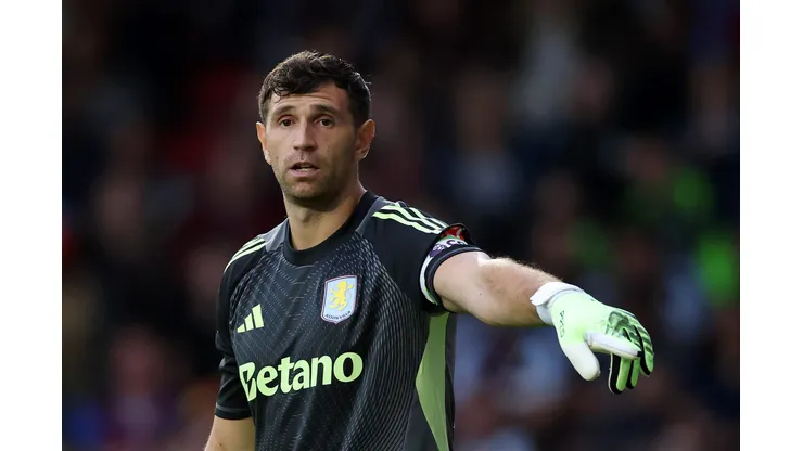 Dibu Martínez, goleiro do Aston Villa e da Argentina - Photo by Dan Istitene/Getty Images