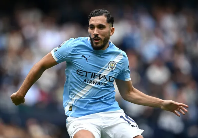 Rayan Cherki: criatividade no meio de campo do City – Photo by Shaun Botterill/Getty Images