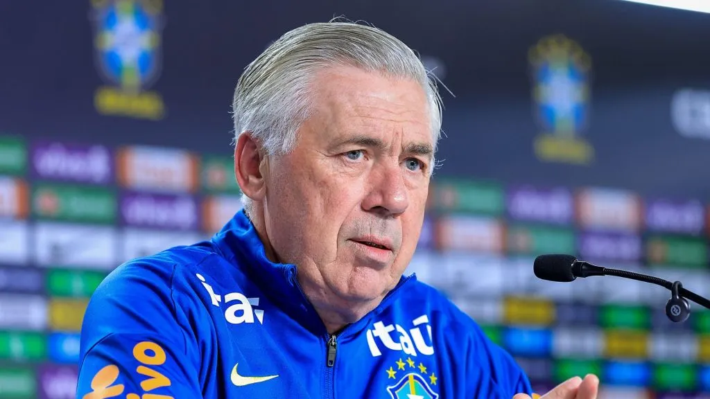 Ancelotti durante entrevista coletiva na Granja Comary (Foto: Buda Mendes/Getty Images)