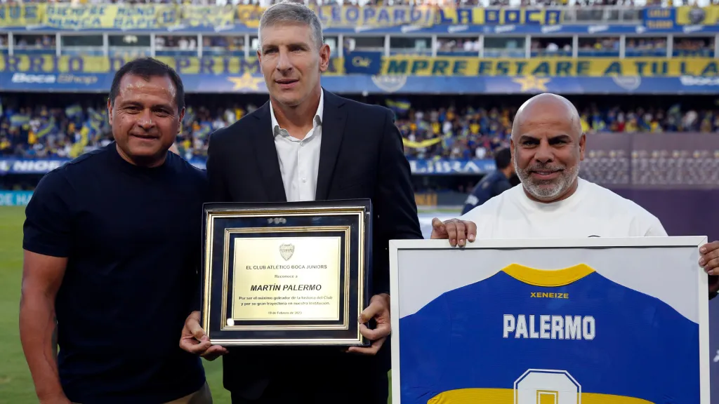 martín palermo recebe homenagem (Foto: Daniel Jayo/Getty Images)