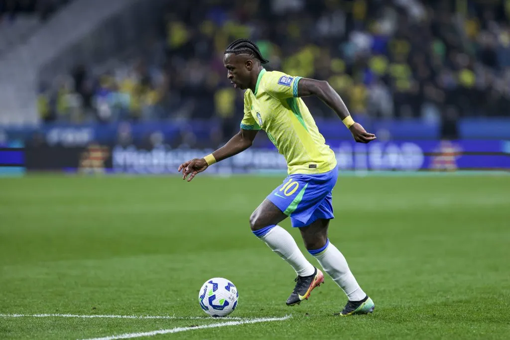 Vinicius Jr em ação pelo Brasil. Foto: Ricardo Moreira/Getty Images