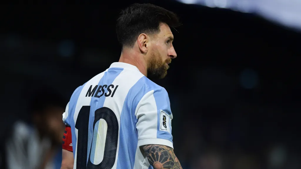 Lionel Messi com a camisa 10 da Seleção Argentina (Foto: Marcelo Endelli/Getty Images)