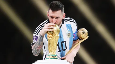 Lionel Messi com a taça da Champions League (Foto: Julian Finney/Getty Images)
