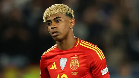 Jornalista revela problema de ego entre Lamie Yamal e Hansi Flick. Foto: Alexander Hassenstein/Getty Images