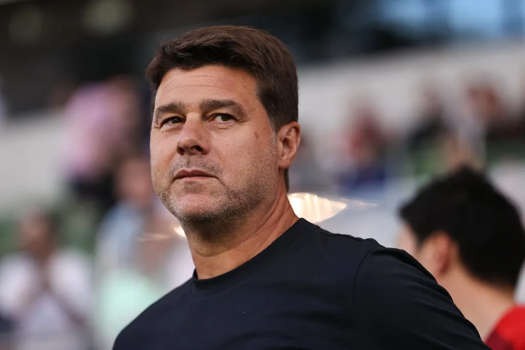 Pochettino de camisa preta - ele falou sobre treinar o Real Madrid ou Barcelona