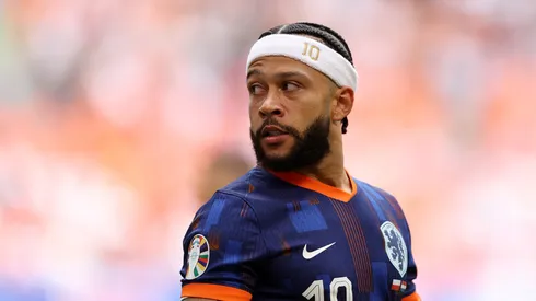 Memphis Depay vestindo a camisa da Holanda. Foto: Julian Finney/Getty Images
