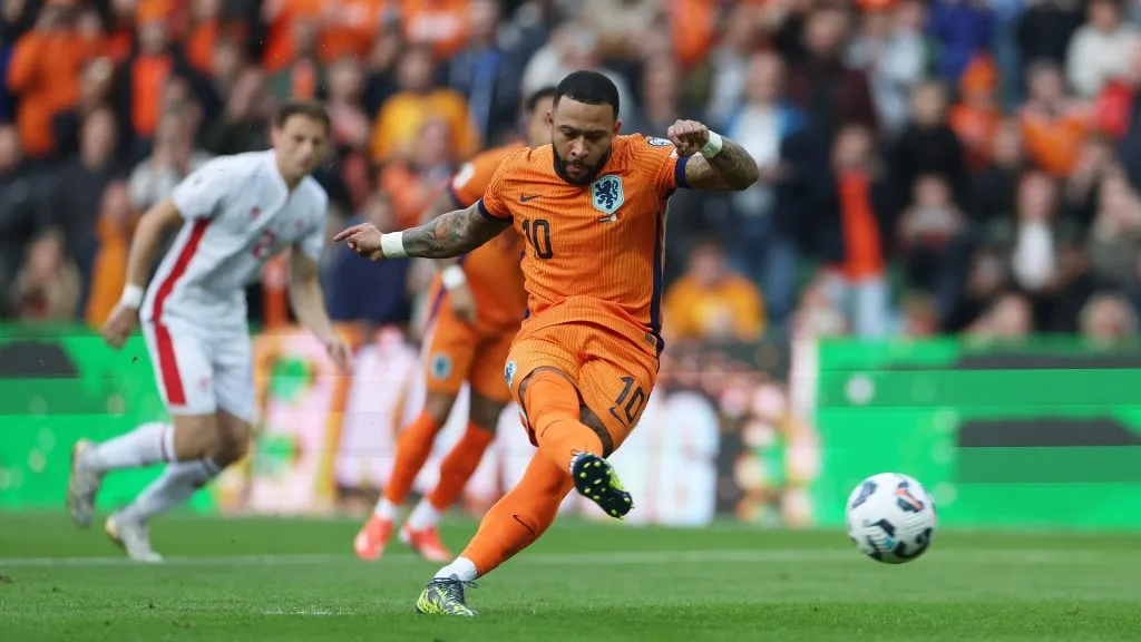 Memphis Depay está entre os principais artilheiros da Seleção Holandesa. Foto: Dean Mouhtaropoulos/Getty Images