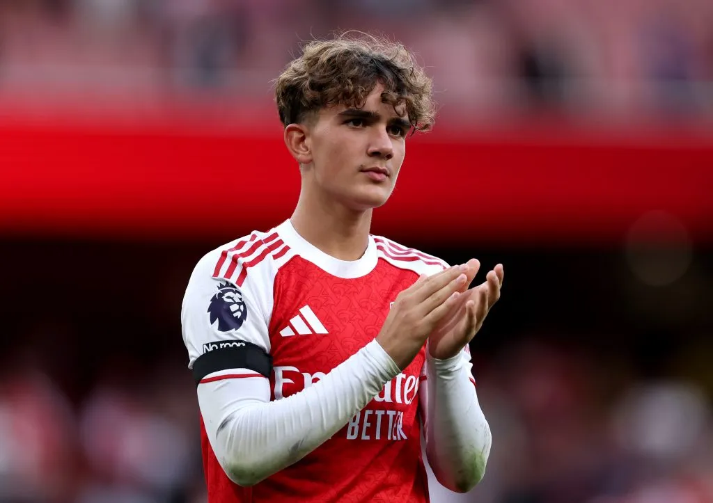 Max Dowman, meia-atacante do Arsenal, de apenas 15 anos. Jogador foi inscrito pelo clube na Champions League e impressionou Arteta e sua comissão técnica durante a pré-temporada. (Photo by Justin Setterfield/Getty Images)