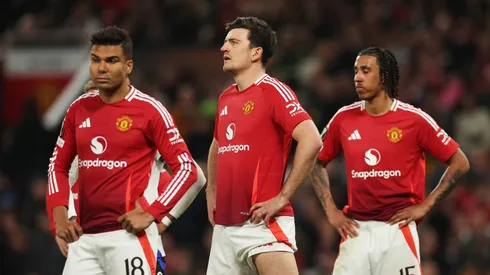 Casemiro e companheiros durante eliminação na Copa da Liga (Foto: Carl Recine/Getty Images)