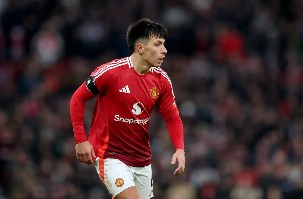 Manchester United projeta retorno de Lisandro Martínez para o fim de outubro (Photo by Carl Recine/Getty Images)