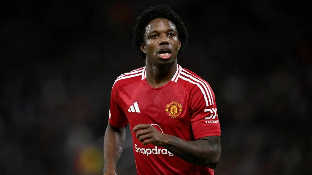 Tyrell Malacia jogando pelo Manchester United. Foto: Justin Setterfield/Getty Images