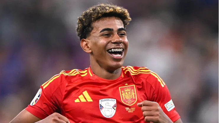 Lamine Yamal é exaltado após assistência em Bulgária X Espanha: "Melhor do que Messi e Mbappé juntos". (Photo by Stu Forster/Getty Images)