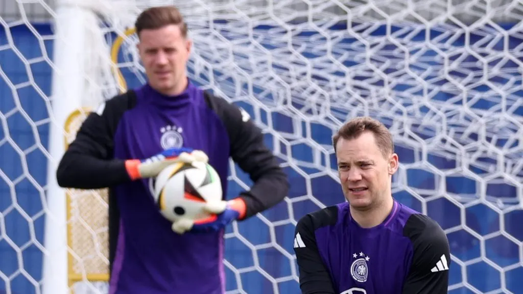 A estreia da seleção alemã rumo à Copa de 2026 acontece em meio a polêmicas sobre a sucessão de Neuer.  (Photo by Alexander Hassenstein/Getty Images)