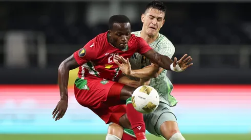 Enquanto Uruguai, Colômbia, Paraguai, Venezuela, Bolívia e Peru buscam as vagas restantes, o pequeno Suriname pode surpreender ao disputar sua primeira Copa, aproveitando a expansão do torneio para 48 seleções em Estados Unidos, México e Canadá. (Photo by Omar Vega/Getty Images)