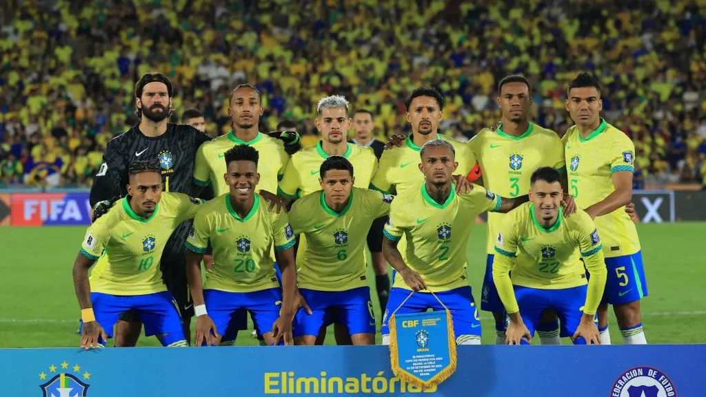 Seleção Brasileira antes de jogo contra o Chile (Foto: Ricardo Moreira/Getty Images)