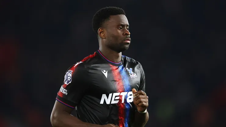 Marc Guehi em jogo do Crystal Palace. Zagueiro é alvo de Liverpool e Real Madrid. Foto: Dan Istitene/Getty Images