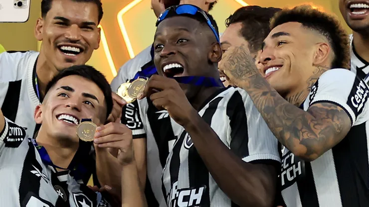 Barcelona se impressiona com desempenho e vai em busca da contratação de Thiago Almada, ex-Botafogo. Foto: Buda Mendes/Getty Images