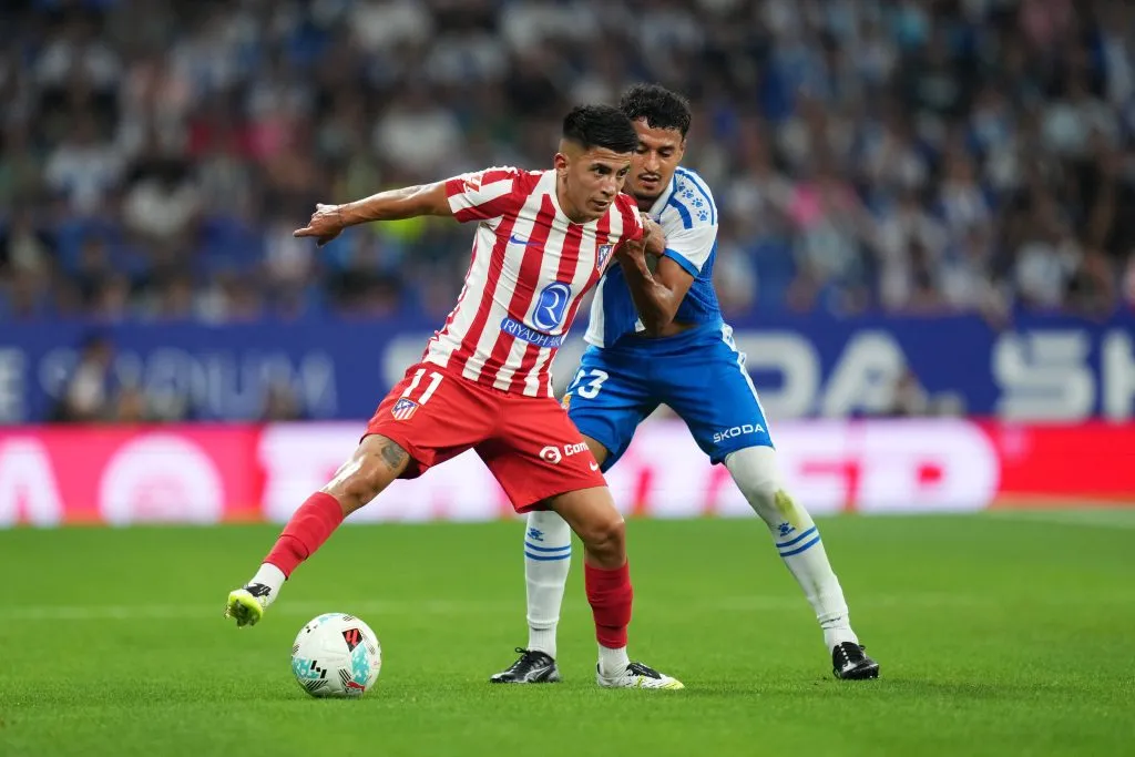 Almada em campo com o Atlético de Madrid (Photo by Alex Caparros/Getty Images)