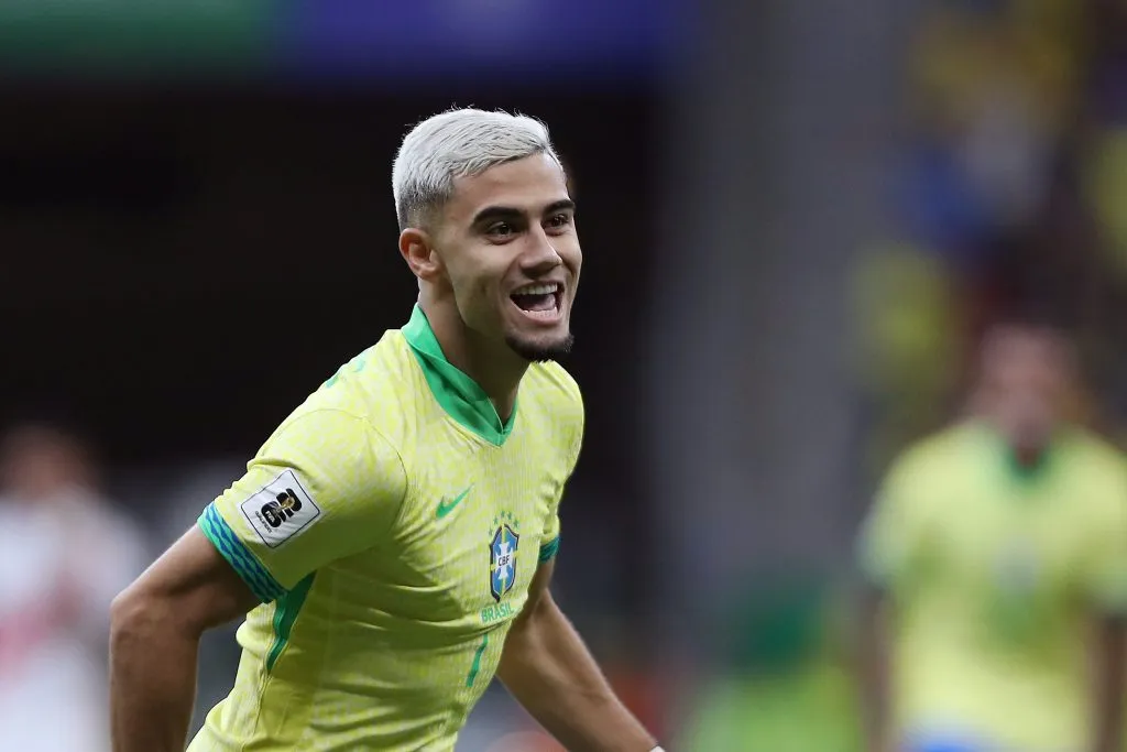 Andreas Pereira com a camisa amarela da Seleção Brasileira