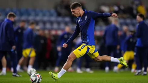Georgiy Sudakov já apareceu autografando camisas do Benfica. Foto: Alex Bierens de Haan/Getty Images