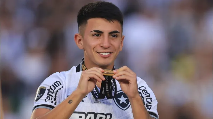 Barcelona ganha concorrência do Manchester City na disputa pelo meia Thiago Almada, ex-Botafogo (Photo by Buda Mendes/Getty Images)