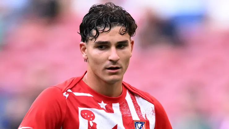 Hansi Flick deixa Julián Álvarez de lado e pede ao Barcelona para priorizar contratação de Guéhi. Foto: Denis Doyle/Getty Images