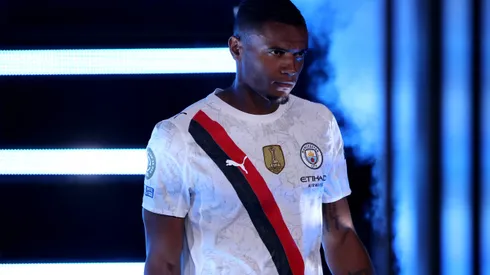 Manuel Akanji em ação pelo Manchester City. (Photo by Alex Grimm/Getty Images)