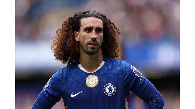 Cucurella em ação pelo Chelsea. (Photo by Justin Setterfield/Getty Images)