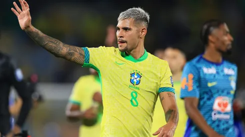 Bruno Guimarães em ação pelo Brasil. (Photo by Buda Mendes/Getty Images)