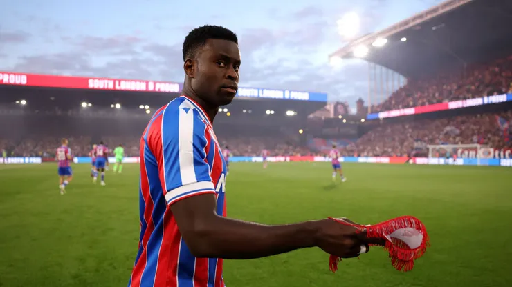 Guehi durante jogo do Palace na Conference League (Foto: Ryan Pierse/Getty Images)