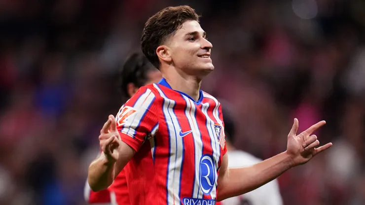 Julián Alvarez em jogo do Atlético de Madrid. (Foto: Aitor Alcalde/Getty Images)