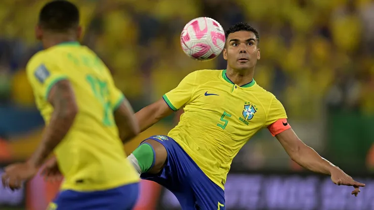 Casemiro durante jogo das Eliminatórias (Foto: Pedro Vilela/Getty Images)