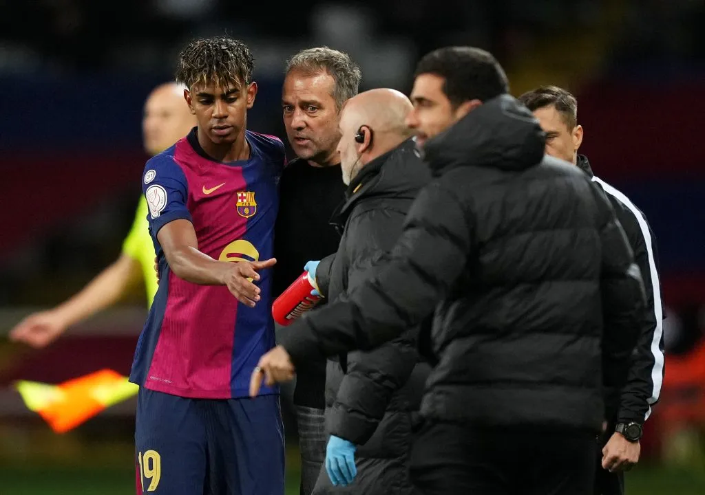 Problema de ego de Lamine Yamal no Barcelona foi destacado pelo portal El Chiringuito. Segundo o portal, o treinador estaria se referindo ao  jovem jogador (Photo by Alex Caparros/Getty Images)