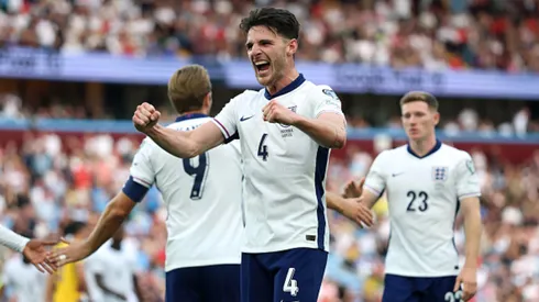 Rice comemora seu gol na vitória contra a Andorra; volante é um dos destaques da seleção inglesa