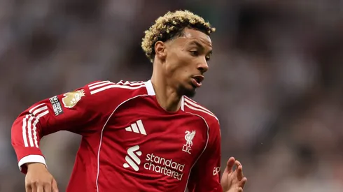 Ekitiké, do Liverpool, acredita em rivalidade saudável com Isak. (Photo by George Wood/Getty Images)