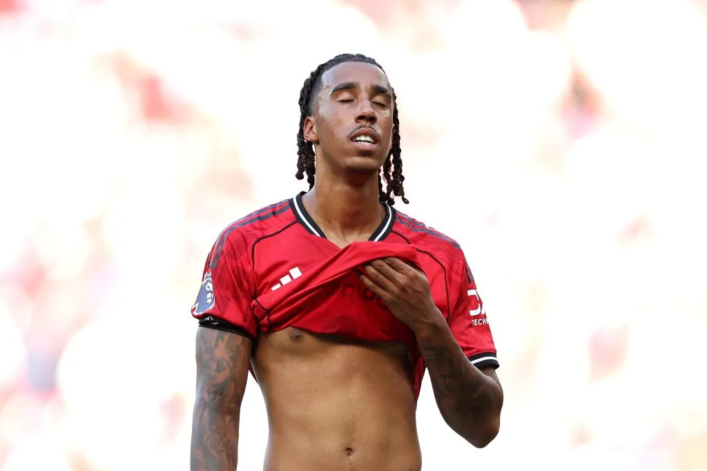Leny Yoro pelo Manchester United – Photo by Michael Regan/Getty Images