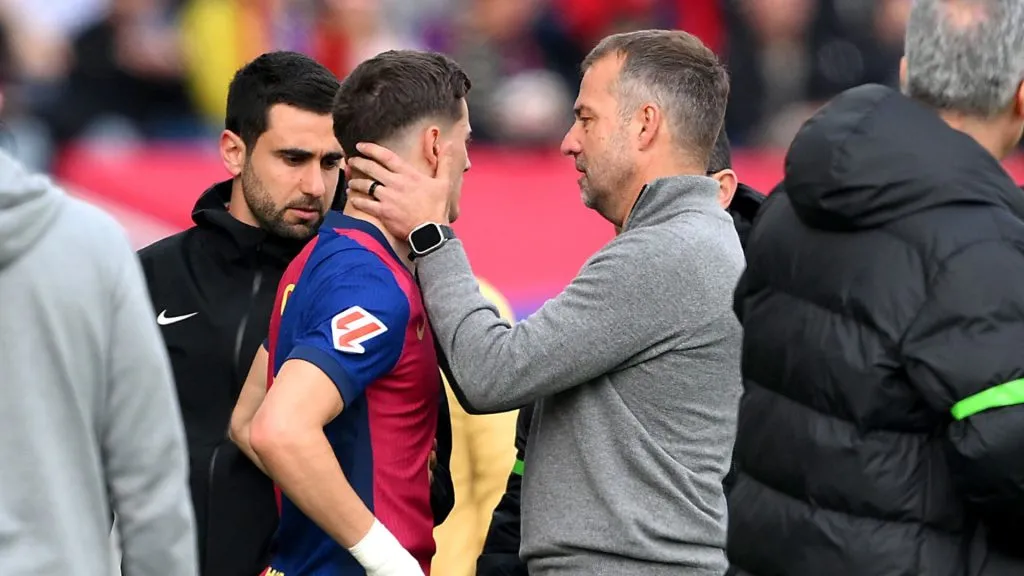 Gavi e Flick durante jogo de LaLiga contra o Alavés (Foto: David Ramos/Getty Images)