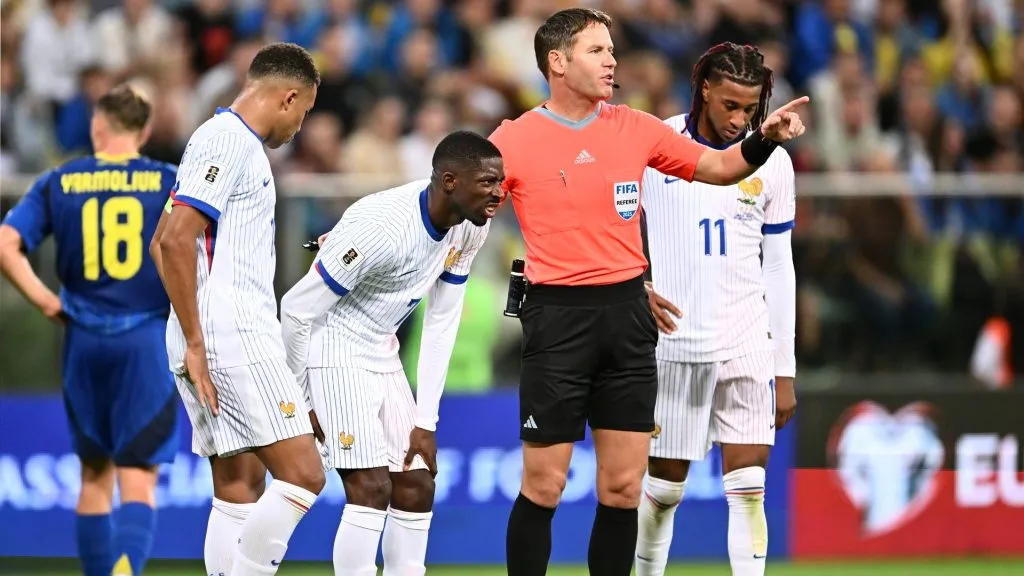 Dembélé sentiu um desconforto contra a Ucrânia. Foto: Mateusz Slodkowski/Getty Images