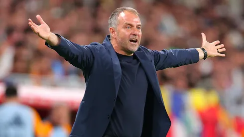 Hansi Flick pelo Barcelona. (Foto: Fran Santiago/Getty Images)