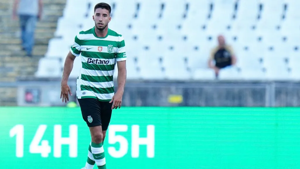 Gonçalo Inácio em ação durante o amistoso de pré-temporada. Foto: Gualter Fatia/Getty Images