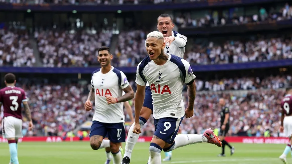 Richarlison vive boa fase pelo Tottenham. Foto: Justin Setterfield/Getty Images