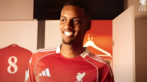 Alexander Isak, jogador do Liverpool. (Foto: Reprodução/Youtube Oficial/Liverpool)