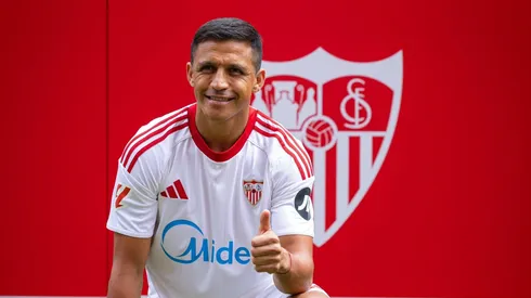 Alexis Sánchez vestindo a camisa do Sevilla. Foto: Divulgação/Sevilla