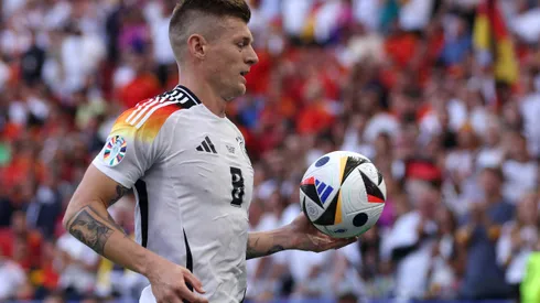 Toni Kroos em ação pela Alemanha. (Photo by Dean Mouhtaropoulos/Getty Images)