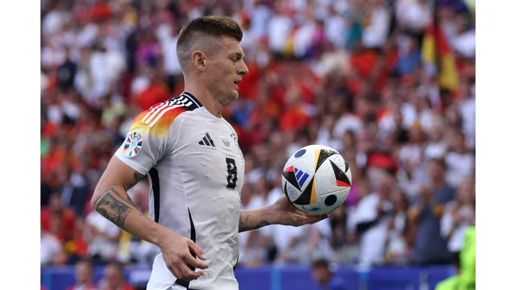 Toni Kroos em ação pela Alemanha. (Photo by Dean Mouhtaropoulos/Getty Images)