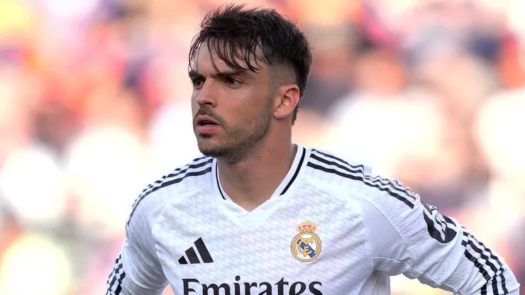 Real Madrid pode acertar a saída do zagueiro Raúl Asencio para o Sevilla. Foto: Alex Caparros/Getty Images
