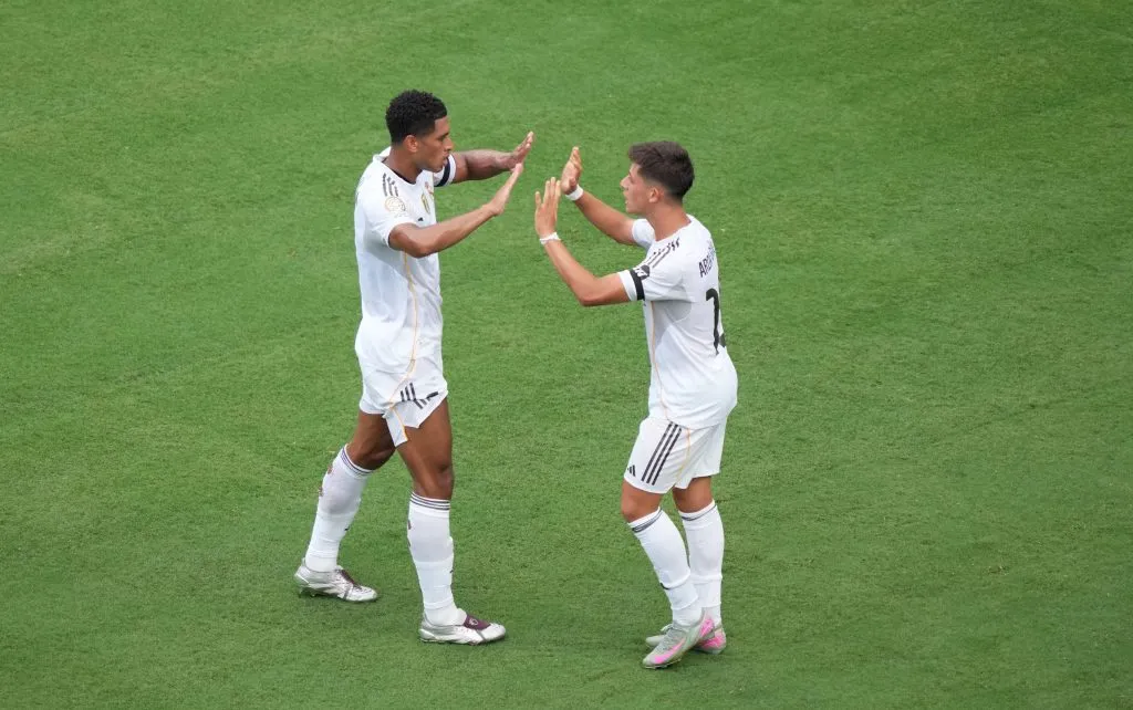 Bellingham e Arda Güler. O segundo deve ser titular em mais partidas, mas assim como o jogador inglês, assim que retornar de lesão.. (Foto: Michael Owens/Getty Images)