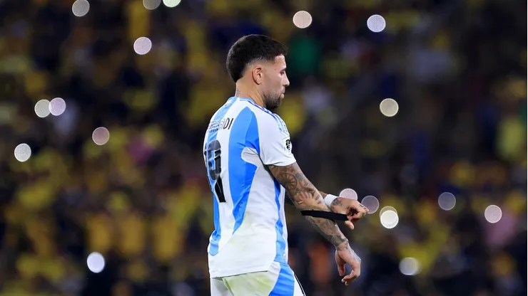 Otamendi jogando pela Seleção Argentina. Foto: Franklin Jacome/Getty Images