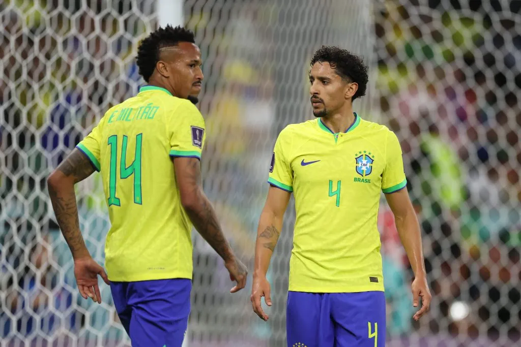 Éder Militão e Marquinhos em campo pelo Brasil contra a Croácia, em 2022 – Photo by Alex Grimm/Getty Images